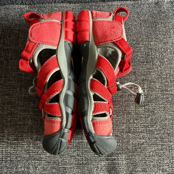 Keen Red and Black Sandals for Versatile Comfort/boys size 13 - Picture 3 of 10
